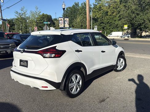 Used 2022 Nissan Kicks S FWD image 7