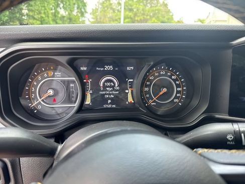 Used 2024 Jeep Gladiator Sport AWD/4WD image 19
