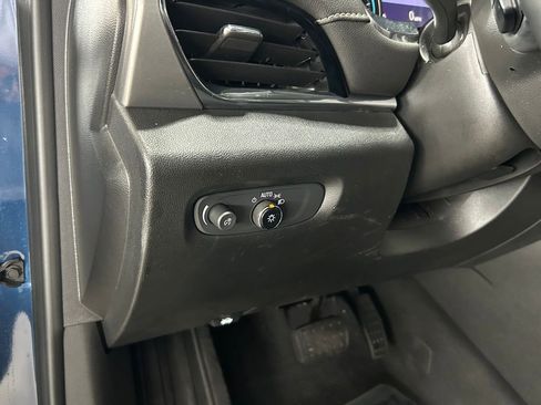 Used 2023 Chevrolet Traverse LT image 39