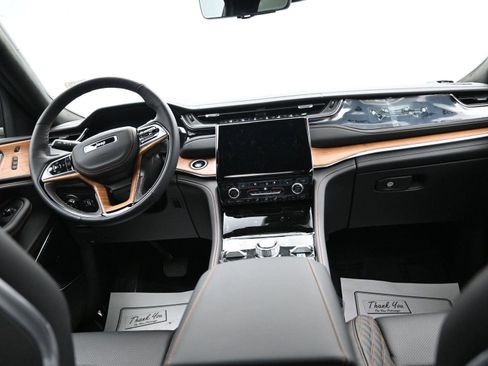 Used 2025 Jeep Grand Cherokee L Summit image 16