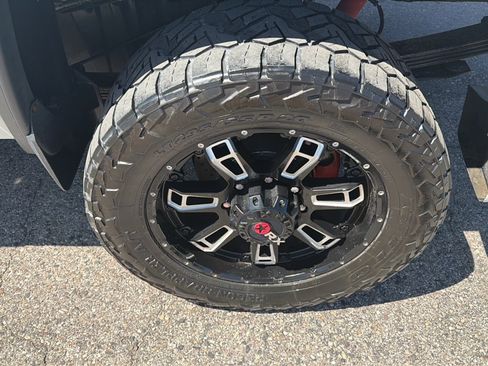 Used 2018 GMC Sierra 2500 Denali w/ Suspension Package, Off-Road AWD/4WD image 8