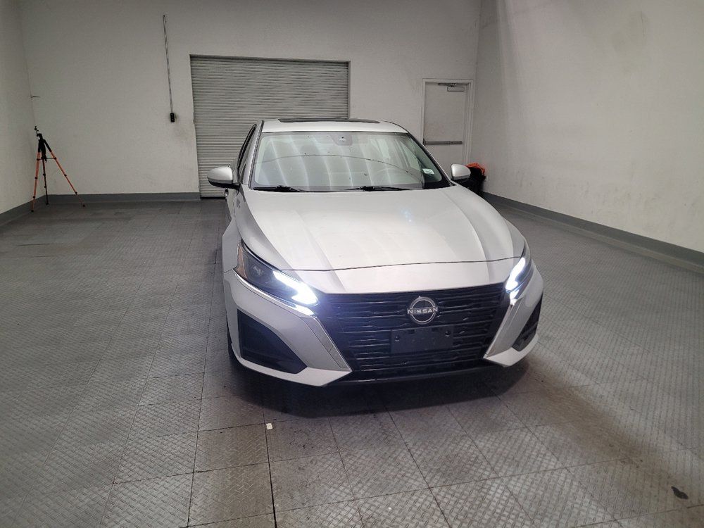 Used 2023 Nissan Altima 2.5 SV w/ SV Premium Package FWD image 14