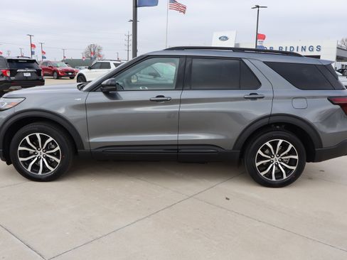 New 2026 Ford Explorer ST-Line image 8