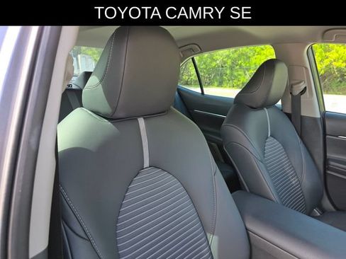 Used 2019 Toyota Camry SE FWD image 11