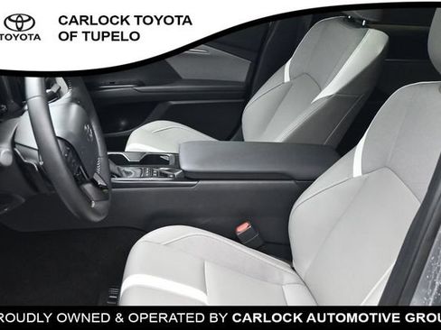 Used 2025 Toyota Camry SE w/ Convenience Package FWD image 19