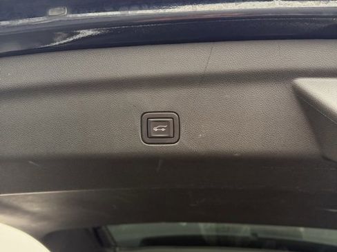 Used 2022 Chevrolet Suburban High Country image 27