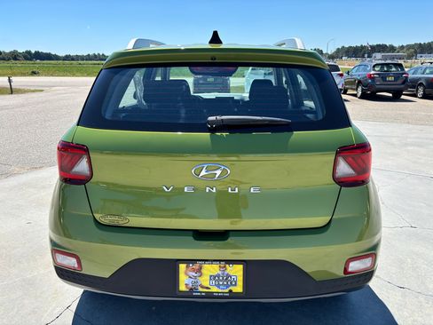 Used 2022 Hyundai Venue SEL w/ Cargo Package image 5