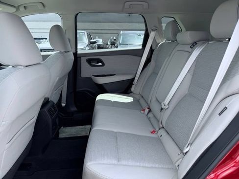 Used 2022 Nissan Rogue SV AWD/4WD image 19