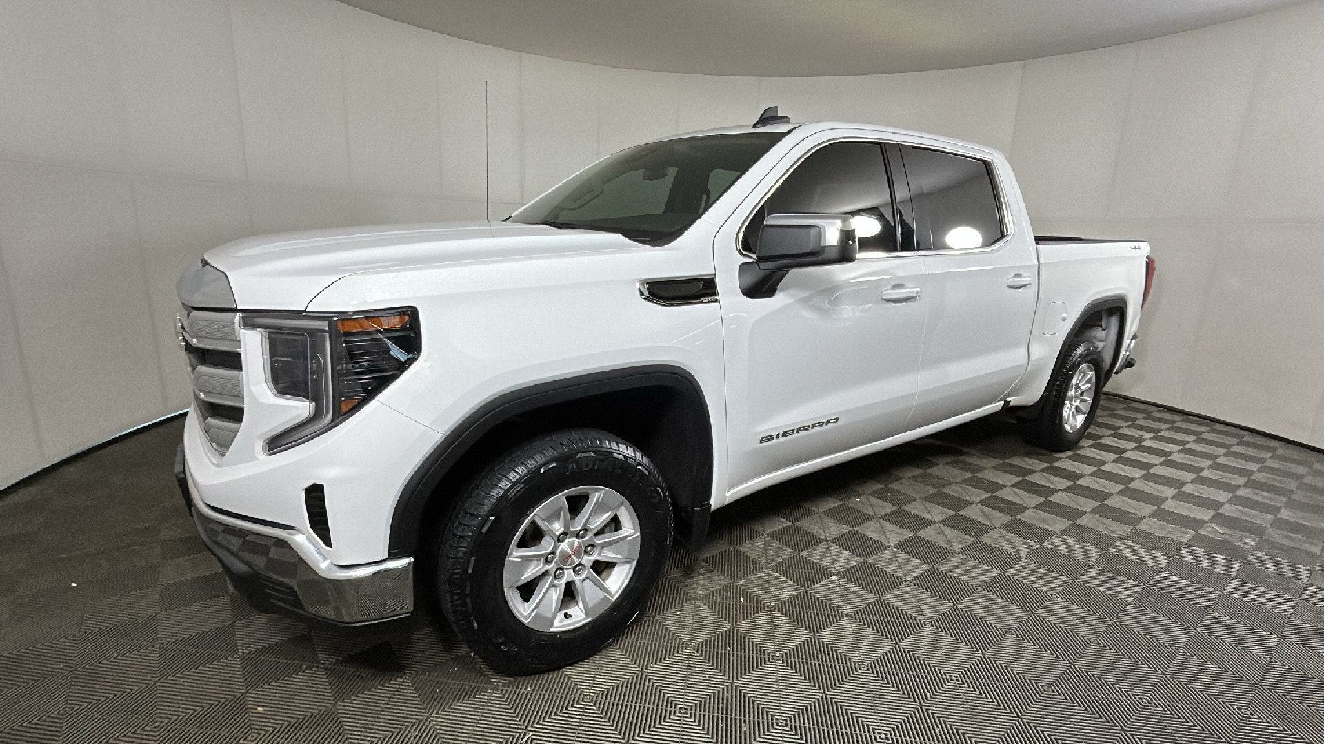 Used 2024 GMC Sierra 1500 SLE AWD/4WD image 7