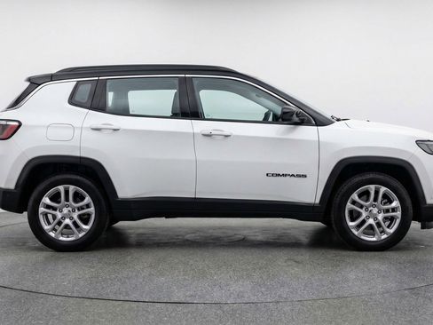 Used 2025 Jeep Compass Limited AWD/4WD image 11