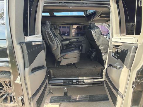 Used 2021 GMC Savana 2500 RWD image 9