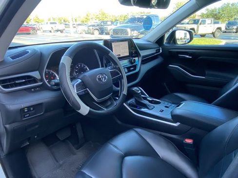 Used 2023 Toyota Highlander XSE image 11