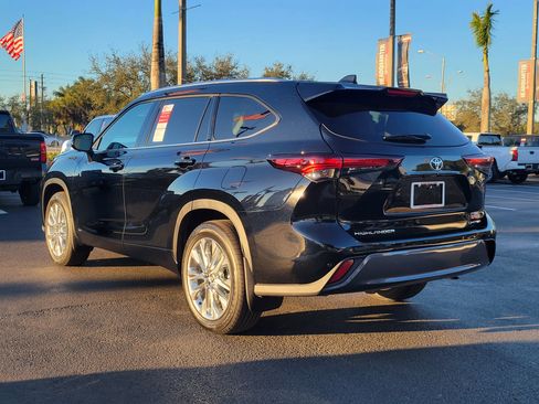 Used 2026 Toyota Highlander Limited image 8