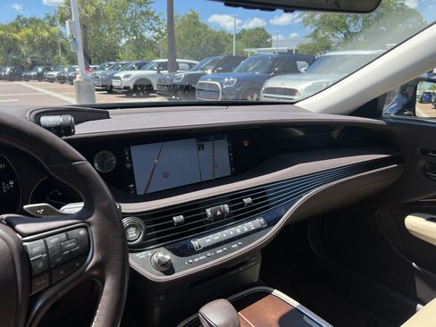 Used 2020 Lexus LS 500 w/ Accessory Package (Z2) RWD image 30
