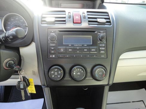 Used 2013 Subaru Crosstrek 2.0i Premium image 6