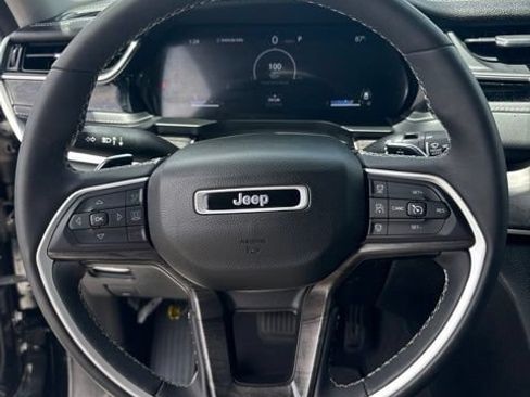 Used 2024 Jeep Grand Cherokee Limited AWD/4WD image 14