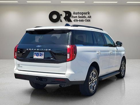 Used 2025 Ford Expedition Active AWD/4WD image 5