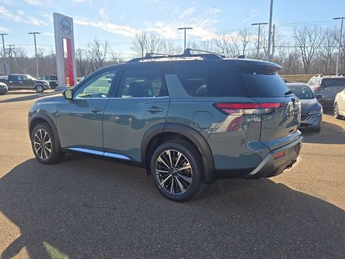 New 2026 Nissan Pathfinder Platinum image 5