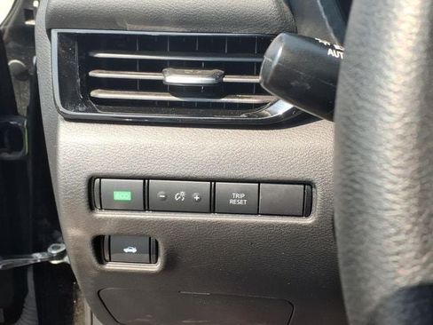 Used 2024 Nissan Sentra SV FWD image 22