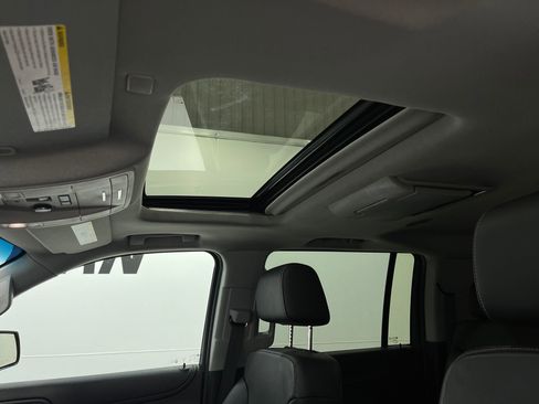 Used 2018 Chevrolet Suburban LT image 13