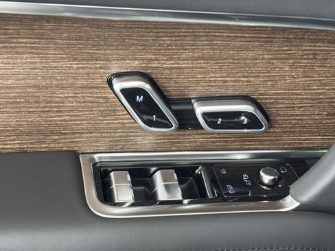 New 2026 Land Rover Range Rover SE image 22