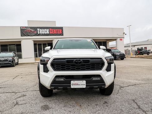 Certified 2024 Toyota Tacoma TRD Off-Road AWD/4WD image 3