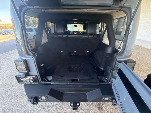 Used 2015 Jeep Wrangler Unlimited Rubicon w/ Connectivity Group image 22