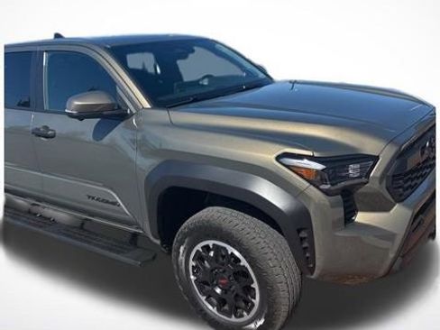 Used 2026 Toyota Tacoma TRD Off-Road AWD/4WD image 3