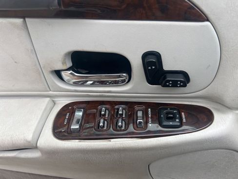 Used 2000 Lincoln Town Car Executive RWD image 15