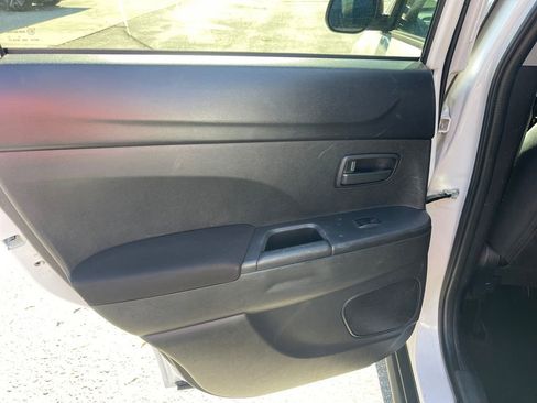 Used 2015 Mitsubishi Outlander Sport ES image 25