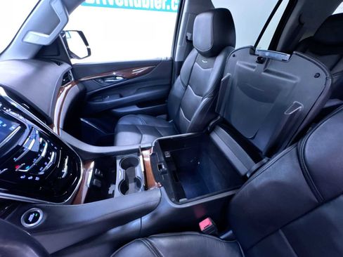 Used 2018 Cadillac Escalade Luxury AWD/4WD image 28