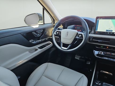 New 2026 Lincoln Corsair Premiere FWD image 7