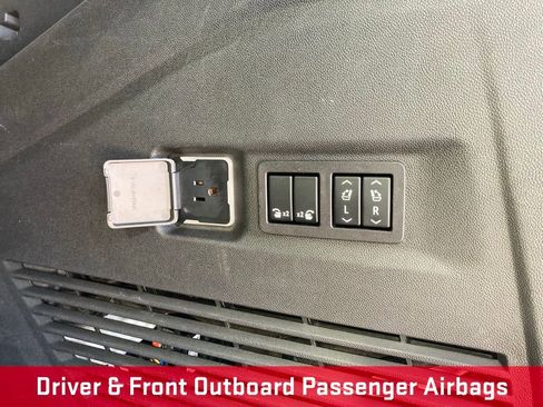 Used 2023 Chevrolet Suburban High Country image 29