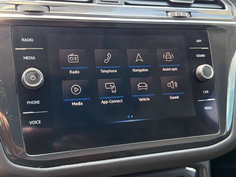 Used 2022 Volkswagen Tiguan SE FWD image 21