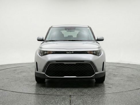 Used 2025 Kia Soul LX w/ LX Technology Package image 2
