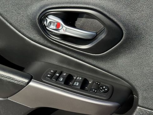 Used 2021 Jeep Cherokee Latitude Lux image 24