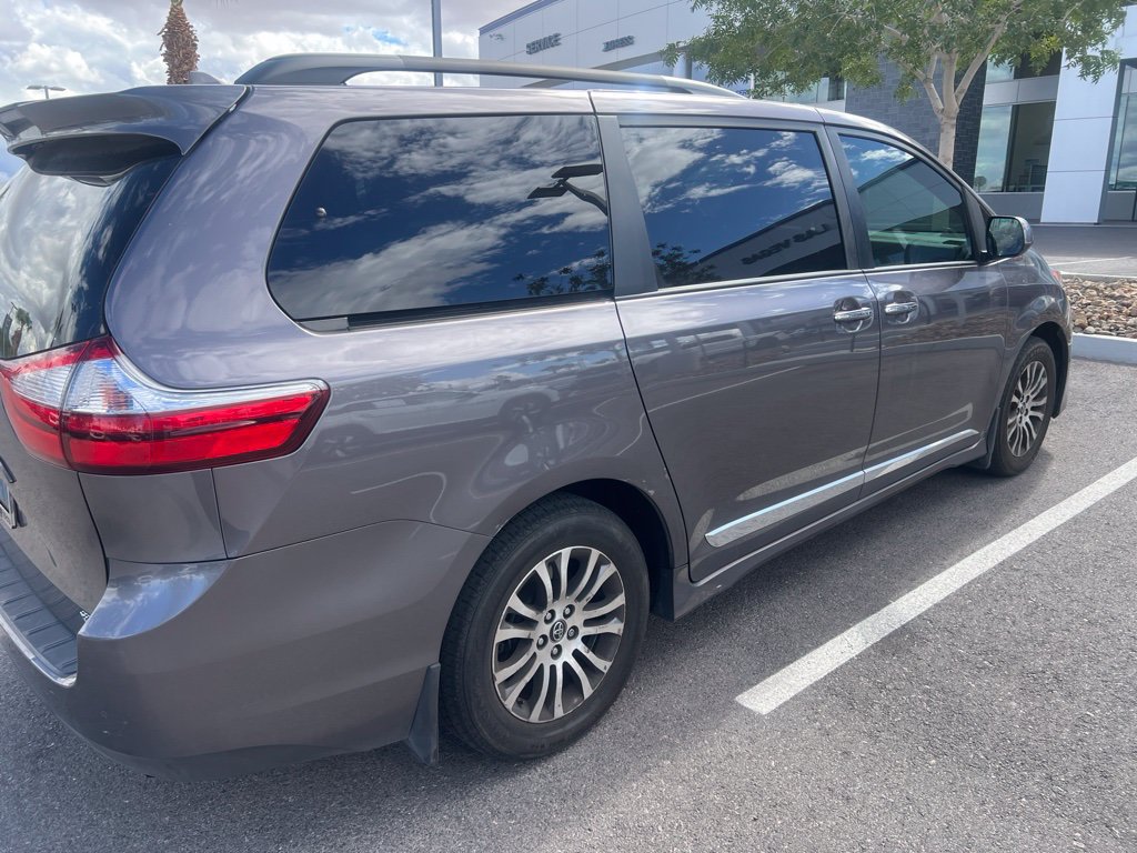 Used 2019 Toyota Sienna XLE w/ XLE Navigation Package FWD image 6