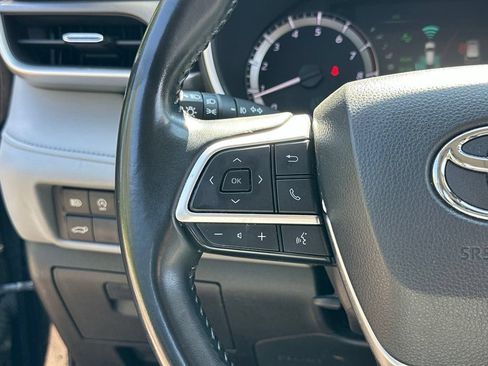 Used 2024 Toyota Highlander XLE FWD image 50