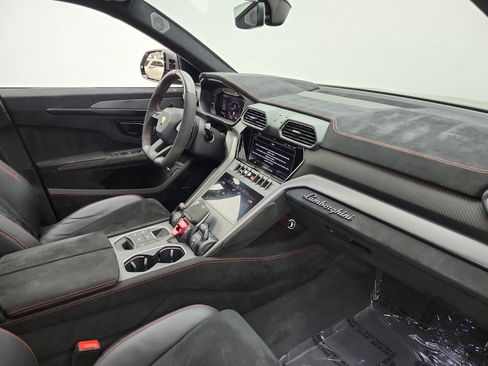 Used 2024 Lamborghini Urus Performante AWD/4WD image 22