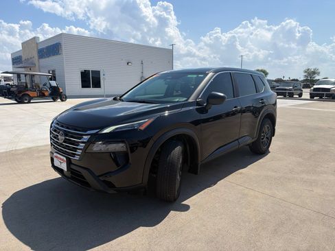 Used 2025 Nissan Rogue S FWD image 3