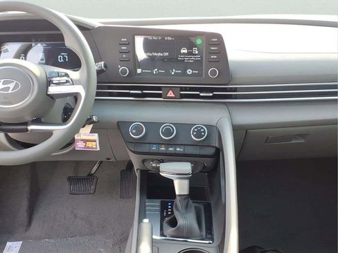 New 2026 Hyundai Elantra SE FWD image 12