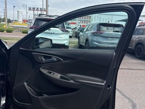 Used 2020 Chevrolet Malibu LT w/ Leather Package FWD image 14