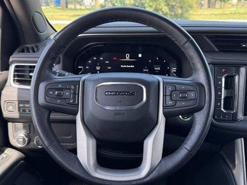 Used 2022 GMC Yukon Denali RWD image 13
