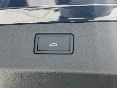 New 2026 Volkswagen Tiguan SE R-Line FWD image 10