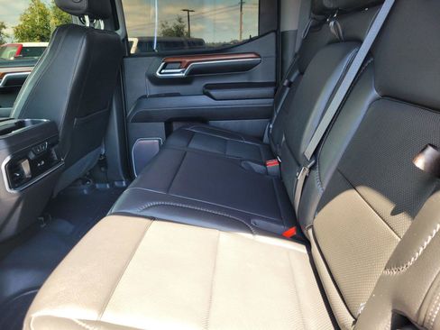 Used 2023 GMC Sierra 1500 Denali w/ Denali Reserve Package AWD/4WD image 16