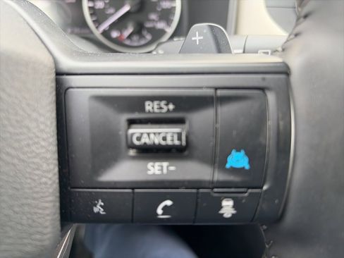 Used 2025 Nissan Rogue SV image 30