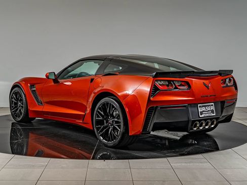 Used 2016 Chevrolet Corvette Z06 w/ 3LZ Preferred Equipment Group RWD image 7