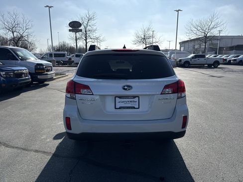Used 2014 Subaru Outback 2.5i Limited image 4