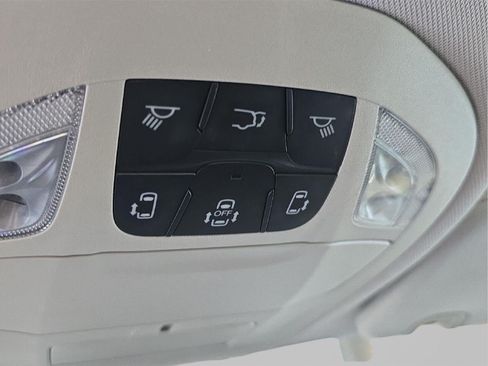 Used 2023 Chrysler Pacifica Touring-L FWD image 18