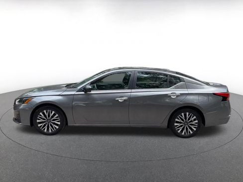 Used 2025 Nissan Altima 2.5 SV FWD image 9